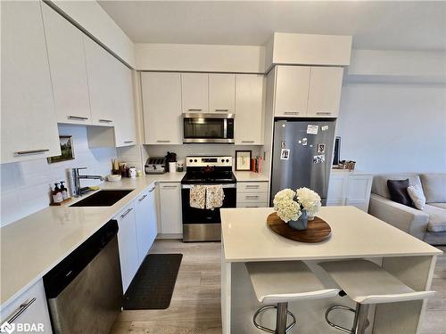 1207-385 Winston Road, Niagara Falls, ON - Indoor Photo Showing Kitchen