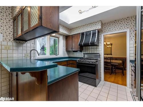 16 Tower Crescent, Barrie, ON - Indoor Photo Showing Kitchen