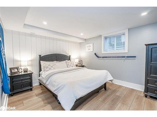 68 Dundonald Street, Barrie, ON - Indoor Photo Showing Bedroom