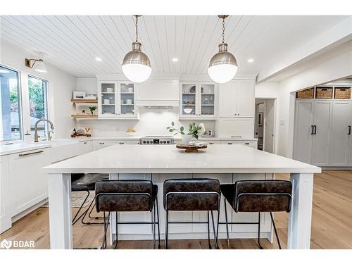 68 Dundonald Street, Barrie, ON - Indoor Photo Showing Kitchen With Upgraded Kitchen