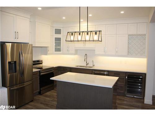 13-22 Marshall Drive Drive, Guelph, ON - Indoor Photo Showing Kitchen With Double Sink With Upgraded Kitchen