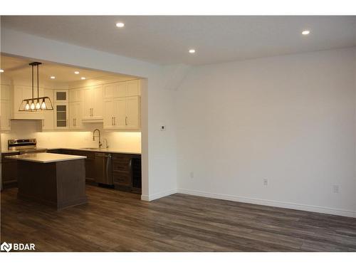 13-22 Marshall Drive Drive, Guelph, ON - Indoor Photo Showing Kitchen