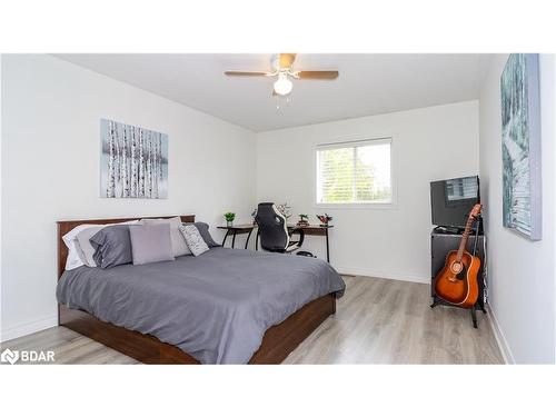 5 Regina Road, Barrie, ON - Indoor Photo Showing Bedroom