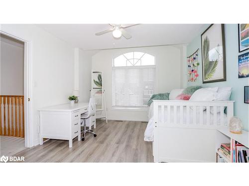 5 Regina Road, Barrie, ON - Indoor Photo Showing Bedroom