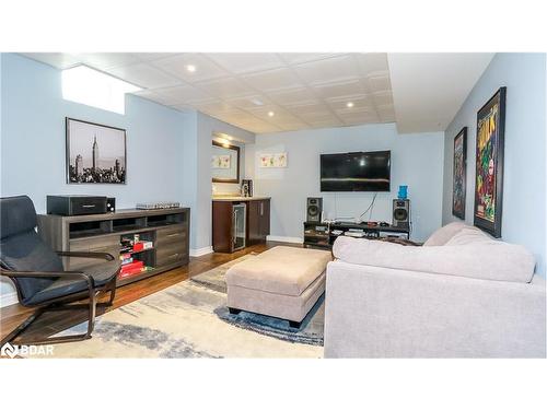 5 Regina Road, Barrie, ON - Indoor Photo Showing Living Room