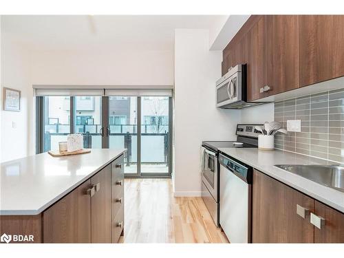 22-369 Essa Road, Barrie, ON - Indoor Photo Showing Kitchen