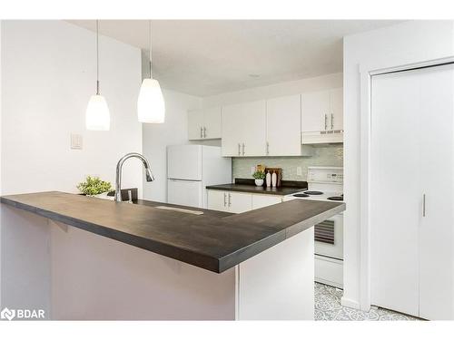 104-23 Dawson Drive, Collingwood, ON - Indoor Photo Showing Kitchen