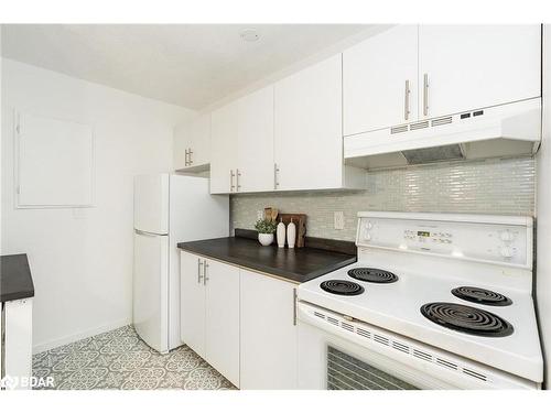 104-23 Dawson Drive, Collingwood, ON - Indoor Photo Showing Kitchen