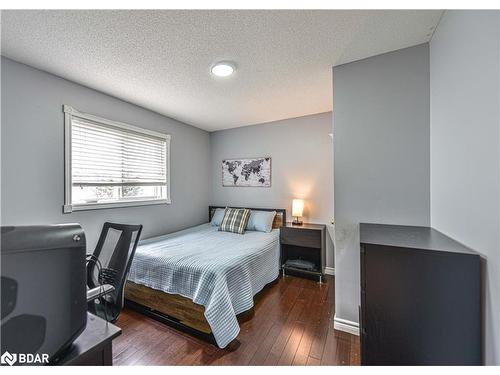 1913 Emerald Court, Innisfil, ON - Indoor Photo Showing Bedroom