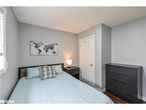 1913 Emerald Court, Innisfil, ON - Indoor Photo Showing Bedroom