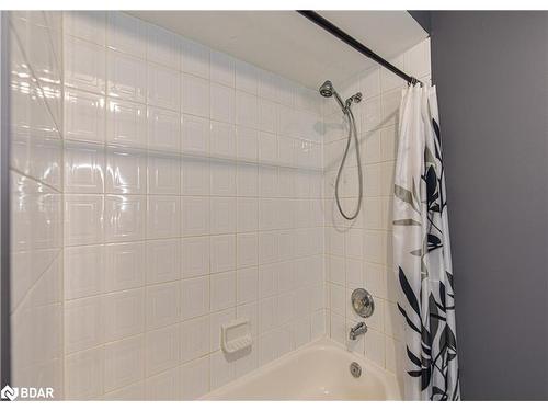 1913 Emerald Court, Innisfil, ON - Indoor Photo Showing Bathroom