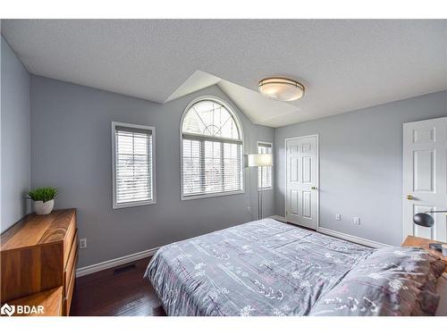 1913 Emerald Court, Innisfil, ON - Indoor Photo Showing Bedroom