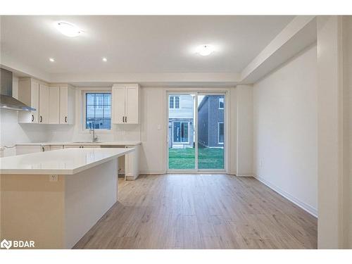 182 Durham Avenue, Barrie, ON - Indoor Photo Showing Kitchen