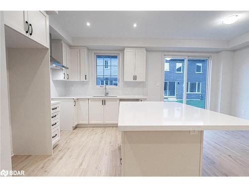 182 Durham Avenue, Barrie, ON - Indoor Photo Showing Kitchen