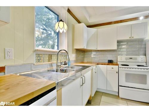 2415 Ronald Road, Minesing, ON - Indoor Photo Showing Kitchen With Double Sink