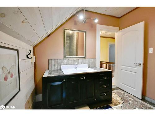 2415 Ronald Road, Minesing, ON - Indoor Photo Showing Bathroom