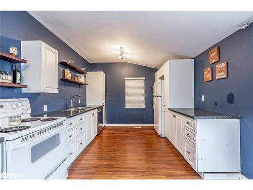 138 Cameron Street, Orillia, ON - Indoor Photo Showing Kitchen