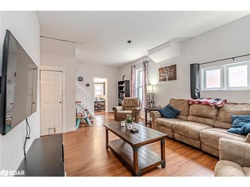 138 Cameron Street, Orillia, ON - Indoor Photo Showing Living Room