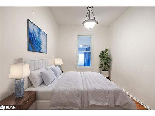 138 Cameron Street, Orillia, ON - Indoor Photo Showing Bedroom