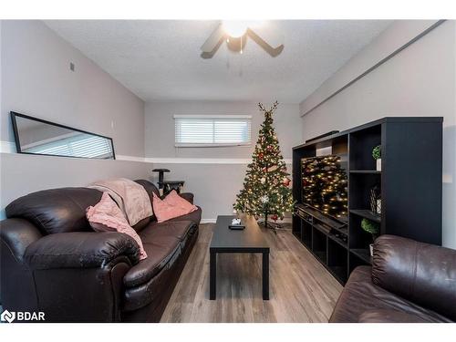 218 Hilda Street, Orillia, ON - Indoor Photo Showing Living Room