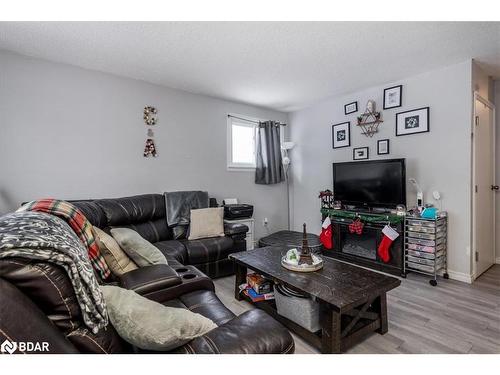 218 Hilda Street, Orillia, ON - Indoor Photo Showing Living Room