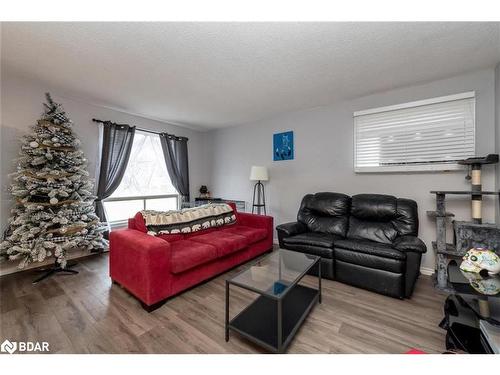 218 Hilda Street, Orillia, ON - Indoor Photo Showing Living Room