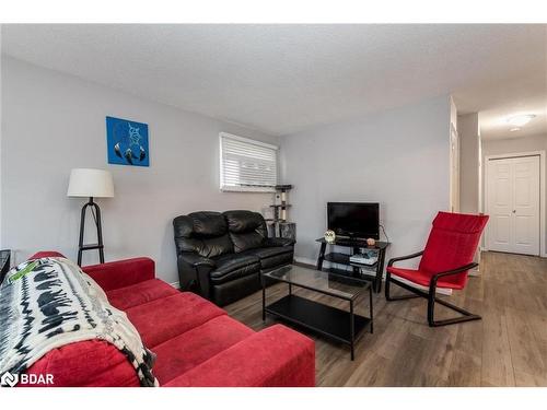 218 Hilda Street, Orillia, ON - Indoor Photo Showing Living Room