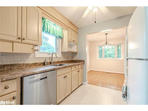 3 Pratt Road, Barrie, ON - Indoor Photo Showing Kitchen