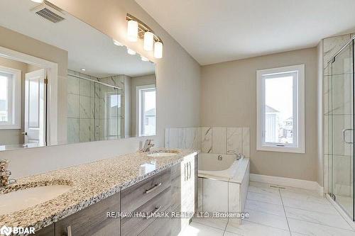 2961 Turner Crescent, London, ON - Indoor Photo Showing Bathroom