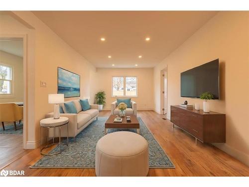 169 Peel Street, Collingwood, ON - Indoor Photo Showing Living Room