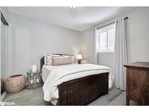 6394 Bluebird Street, Ramara, ON - Indoor Photo Showing Bedroom