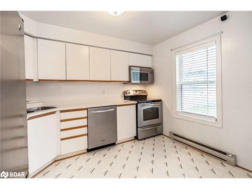 36-120 D'Ambrosio Drive, Barrie, ON - Indoor Photo Showing Kitchen