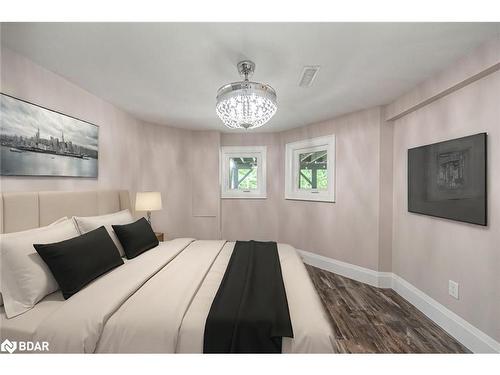 2269 Somers Boulevard, Innisfil, ON - Indoor Photo Showing Bedroom