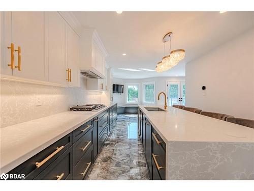 2269 Somers Boulevard, Innisfil, ON - Indoor Photo Showing Kitchen With Upgraded Kitchen