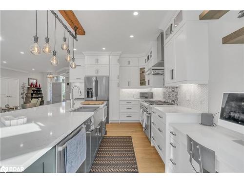 101 Budds Mill Road, Snow Valley, ON - Indoor Photo Showing Kitchen With Upgraded Kitchen