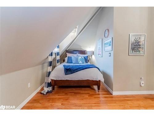 72 High Street, Barrie, ON - Indoor Photo Showing Bedroom