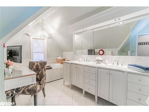 72 High Street, Barrie, ON - Indoor Photo Showing Bathroom