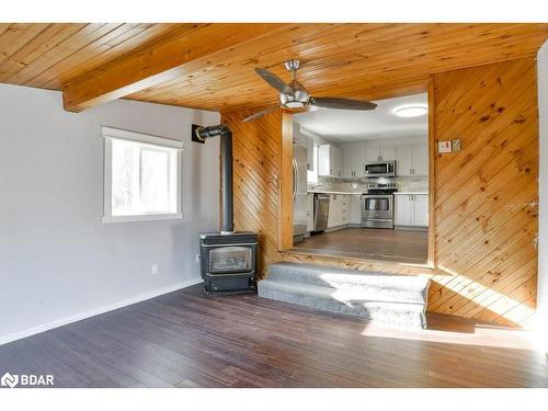 125 Oakwood Drive, Gravenhurst, ON - Indoor With Fireplace