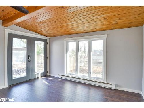 125 Oakwood Drive, Gravenhurst, ON - Indoor Photo Showing Other Room