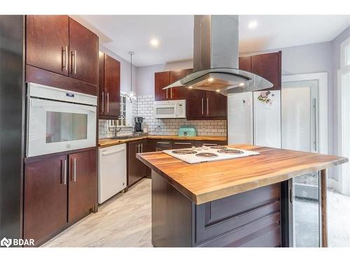 1147 Old Creamery Road, Severn, ON - Indoor Photo Showing Kitchen With Double Sink