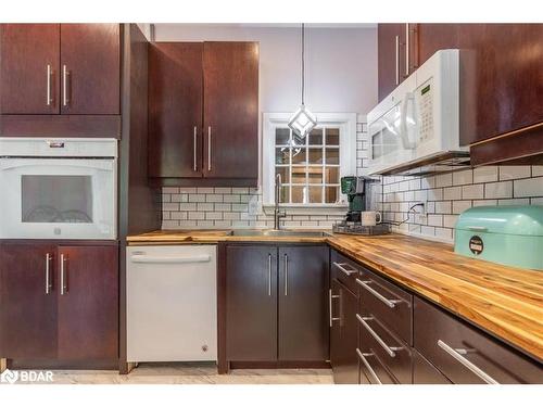 1147 Old Creamery Road, Severn, ON - Indoor Photo Showing Kitchen