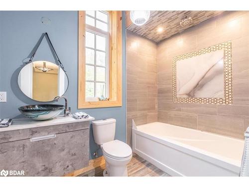 1147 Old Creamery Road, Severn, ON - Indoor Photo Showing Bathroom