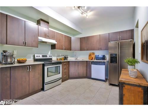 11-175 Stanley Street, Barrie, ON - Indoor Photo Showing Kitchen