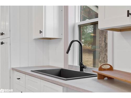 1998 Old Barrie Road East Road E, Oro-Medonte, ON - Indoor Photo Showing Kitchen With Double Sink