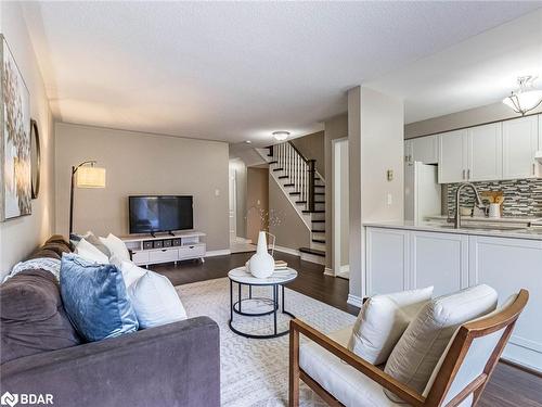 571 Rossellini Drive, Mississauga, ON - Indoor Photo Showing Living Room