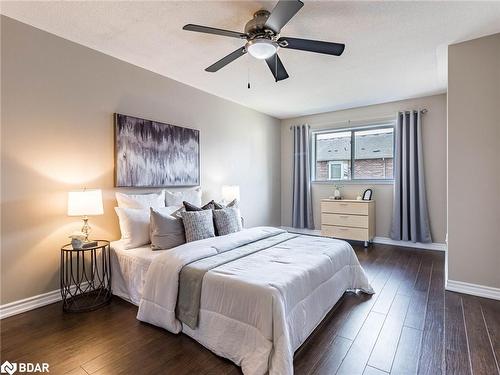 571 Rossellini Drive, Mississauga, ON - Indoor Photo Showing Bedroom