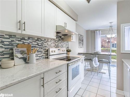 571 Rossellini Drive, Mississauga, ON - Indoor Photo Showing Kitchen