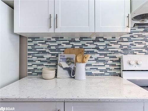 571 Rossellini Drive, Mississauga, ON - Indoor Photo Showing Kitchen