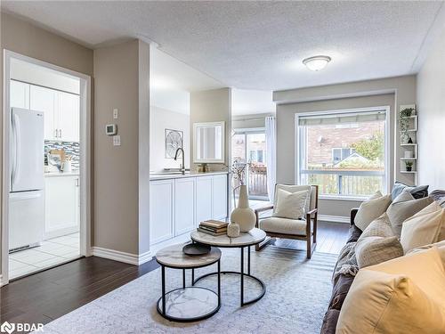 571 Rossellini Drive, Mississauga, ON - Indoor Photo Showing Living Room