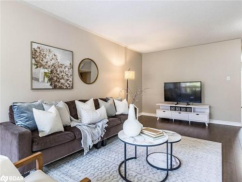 571 Rossellini Drive, Mississauga, ON - Indoor Photo Showing Living Room